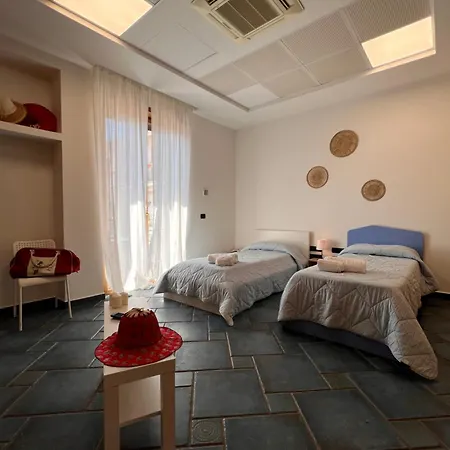 Mamaral, Guest house